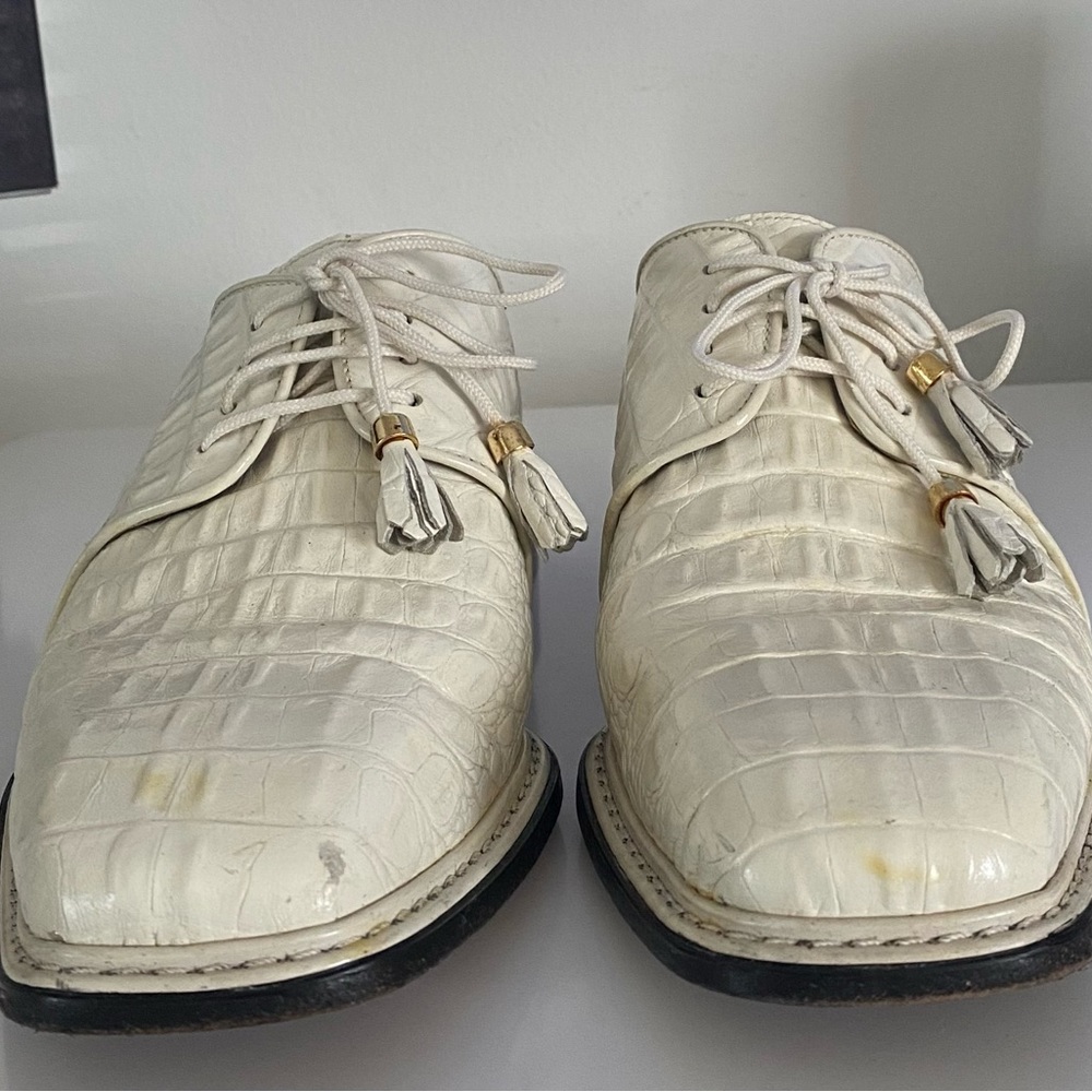 Cream colored Marco Vicci Jakarta men’s dress shoes.